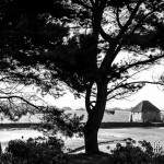 Paysage en noir et blanc du moulin à marée à l'Ile de Bréhat