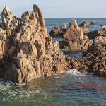 Pitons rocheux dans la mer à l'Ile de Bréhat