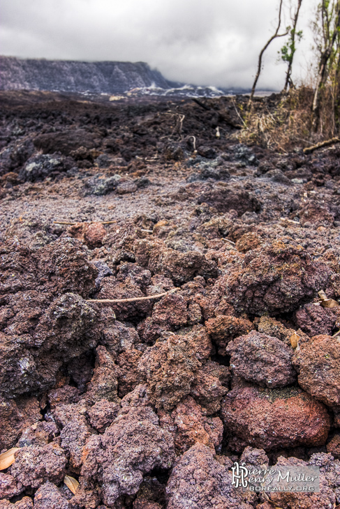 Cailloux de roche volcanique sur la coulée de lave 2007