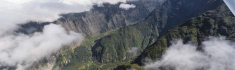 ...La Réunion vue du ciel au dessus de la Plaine des Remparts....