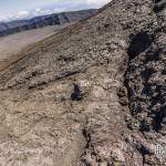 Faille et coulée de lave sur les pentes du Piton de la Fournaise