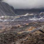 Fumerolles sur la coulée de lave d'avril 2007 à la Réunion