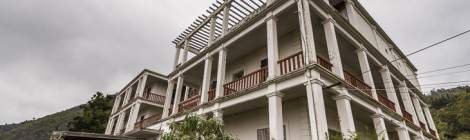 ...Hôtel abandonné dans le cirque de Cilaos à la Réunion....