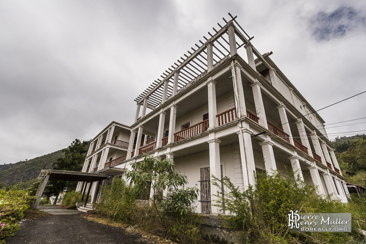 Hôtel abandonné dans le cirque de Cilaos à la Réunion