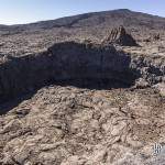 Petit cratère de lave au pied du Piton de la Fournaise