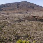 Piton de la Fournaise et Formica Léo depuis le pas de Bellecombe