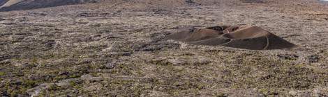 ...Piton de la Fournaise et Formica Léo depuis le pas de Bellecombe...