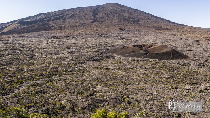 Piton de la Fournaise et Formica Léo depuis le pas de Bellecombe