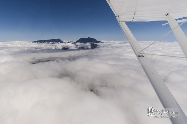 Piton des Neiges au dessus des nuages à la Réunion