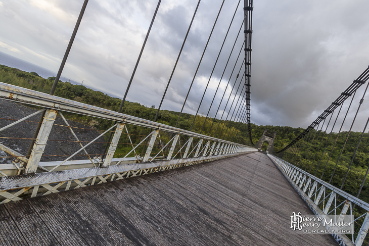 Pont suspendu de la rivière de l'Est à la Réunion