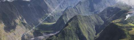 ...Survol de la Plaine des remparts en ULM à la réunion...