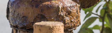 ...Les installations p&eacute;troli&egrave;res en bord de mer souffrent beaucoup de la corrosion....