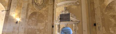 ...Indéniablement la plus belle pièce du Phare de Cordouan, l’étage de la chapelle de Notre-Dame-de-Cordouan est magnifiquement orné de voûtes pavées de marbre blanc et noir....