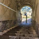 Escalier d'accès au Phare de Cordouan avec jeune fille en TTHDR